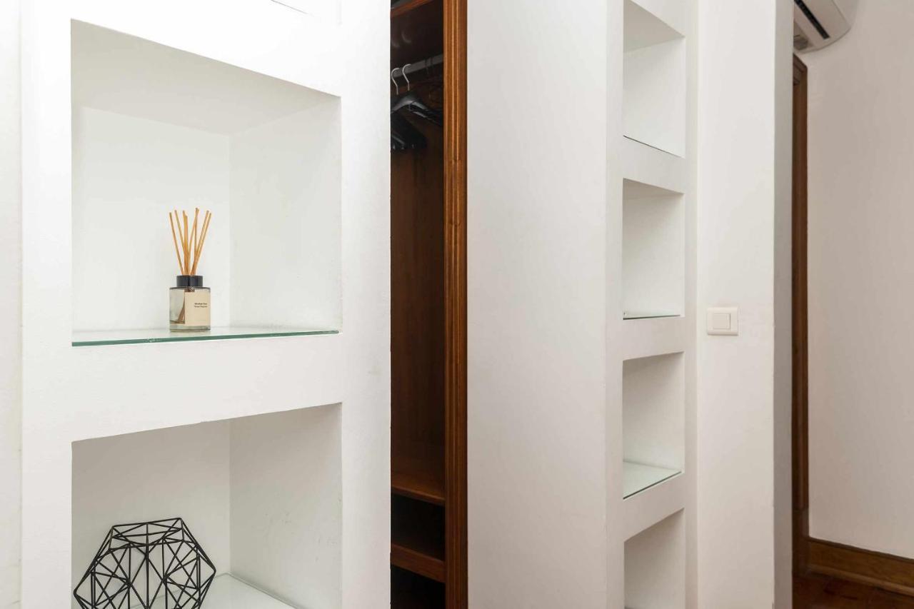 Typical Portuguese Apartment In Sao Bento Lisbona Esterno foto